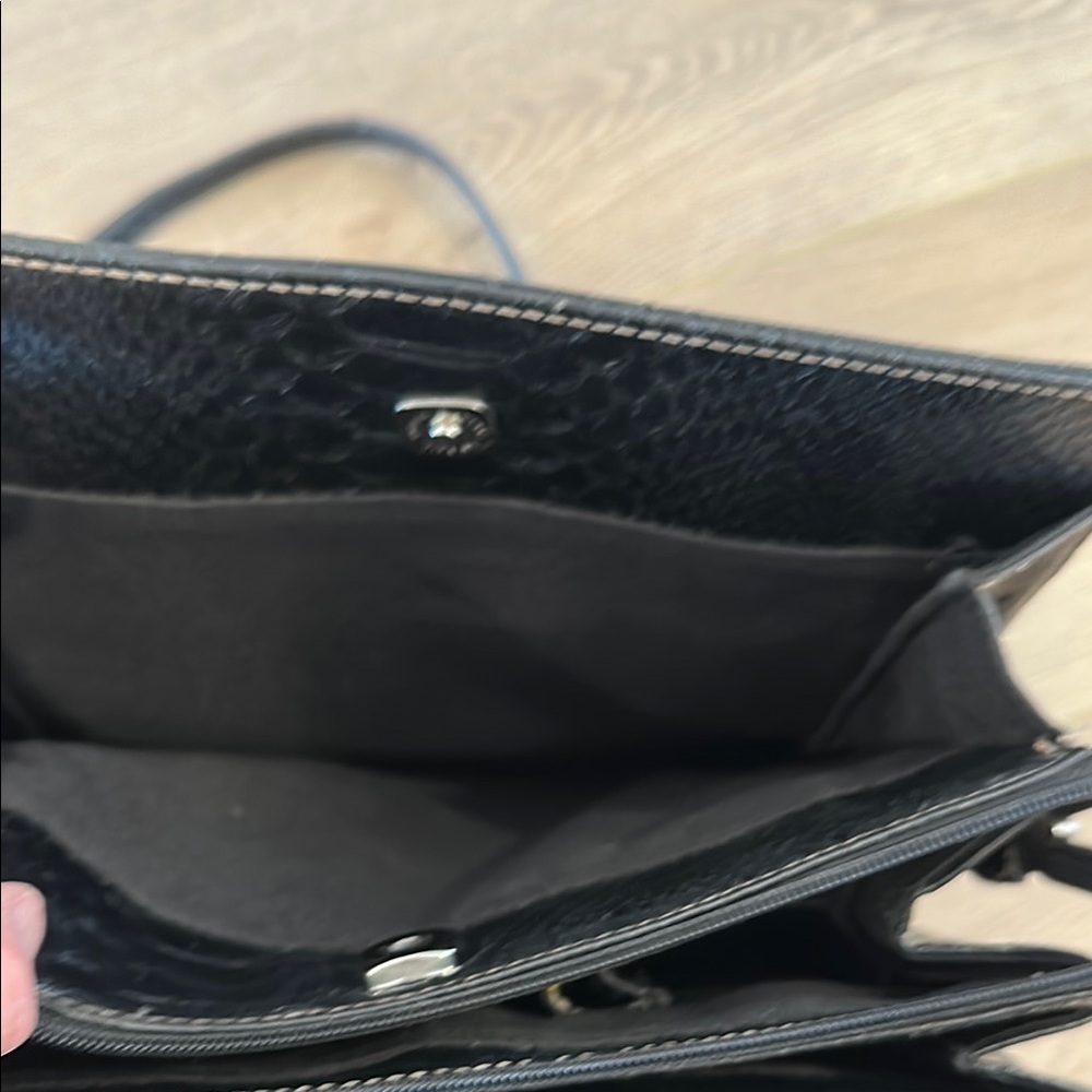2/$20 PURSE Liz Claiborne Snakeskin Black Handbag 3 Sections Pocket Zipper - Picture 10 of 15